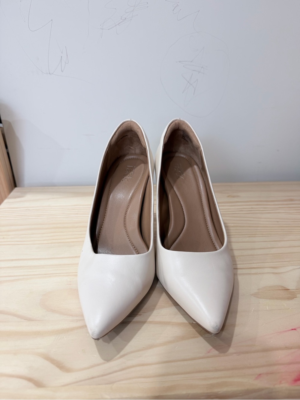 Pointed-Toe Women's Heels in Cream